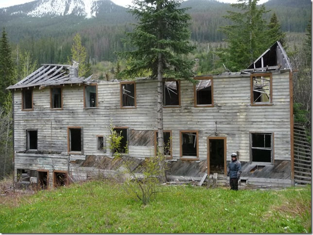 The remains of the old Minto hotel.  The roof has mostly fallen in and the windows are missing. 