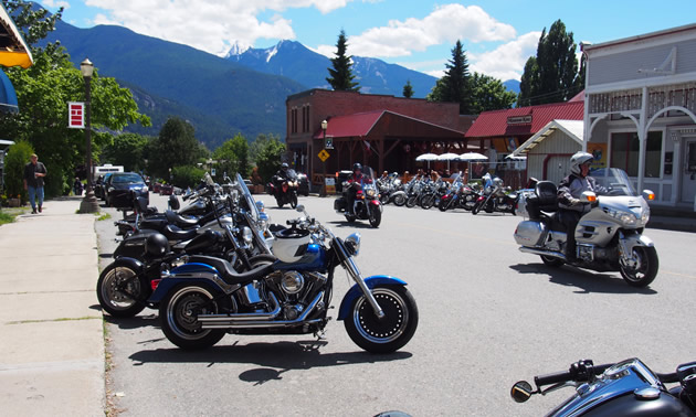 A bunch of motorcycles parked in downtown Kaslo. 