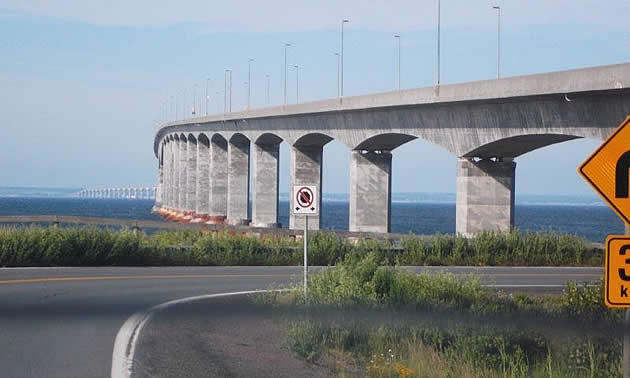 Confederation Bridge from the New Brunswick side. 