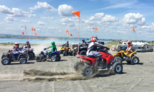 The Anmore Off Roaders travel to Moses Lake Mud Flats and Sand Dunes in Washington every May long weekend.