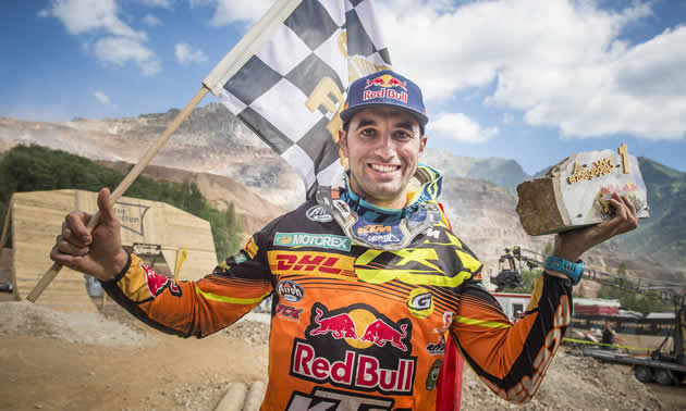 Alfredo Gomez holds up the trophy he won at the Erzbergrodeo. 