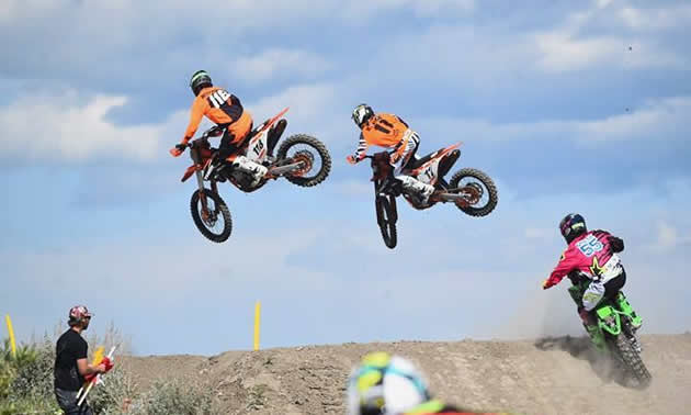 Davi Millsaps and Kaven Benoit air it out during round 3 of the CMRC pro nationals. 
