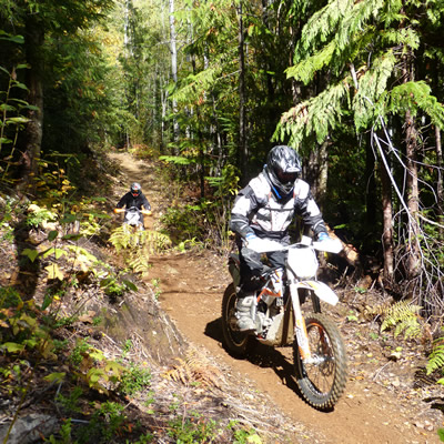 Two dirt riders on the single-track trails in Revelstoke. 